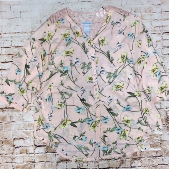 BEAUTIFUL FLORAL SHIRT! - Picture 2 of 6